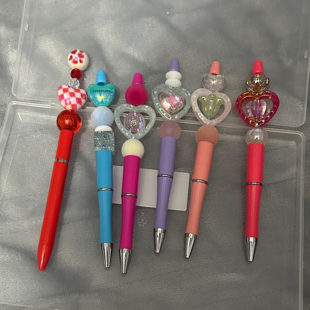 6 pen set with focal hearts